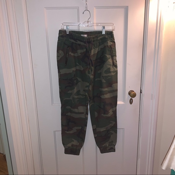 aritzia camo jogger pant - Picture 4 of 8